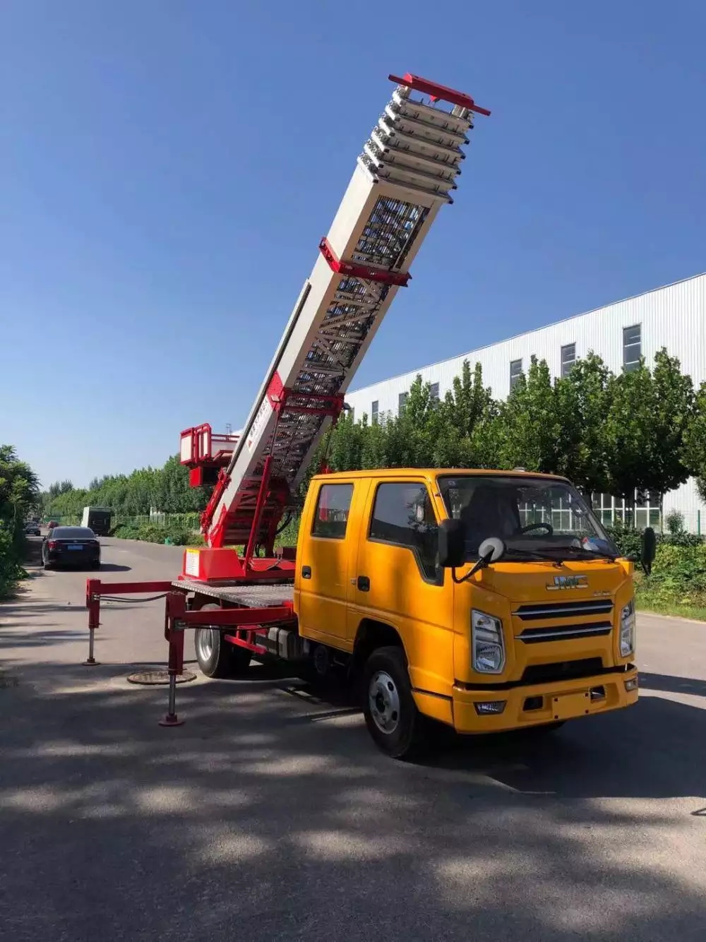 夹江附近的云梯车出租服务：轻松解决高空作业需求