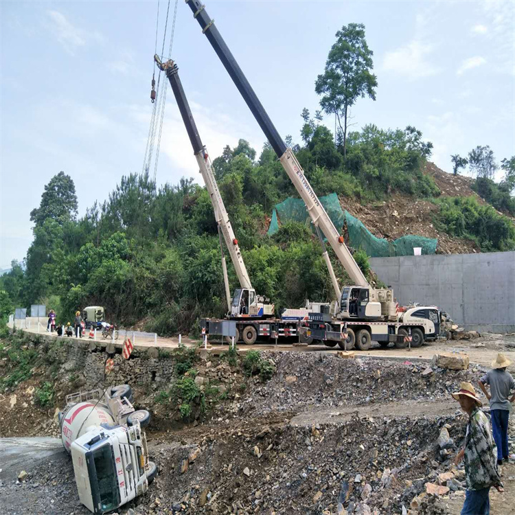夹江汽车掉沟里叫吊车救援要多少钱